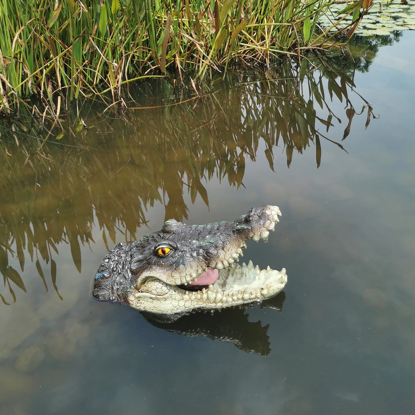 Multi Style Alligator Floating  Decoy Water Solution for Outdoor Pool Ducks Alligator Decoy Garden Accessories Home Decor