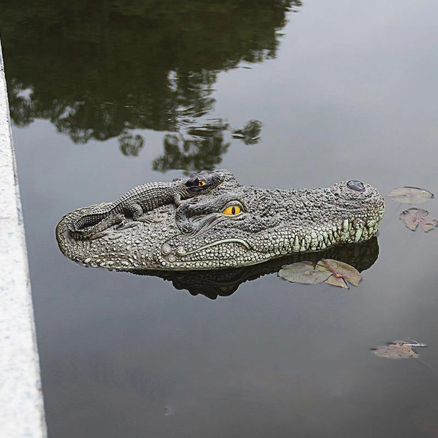 Multi Style Alligator Floating  Decoy Water Solution for Outdoor Pool Ducks Alligator Decoy Garden Accessories Home Decor