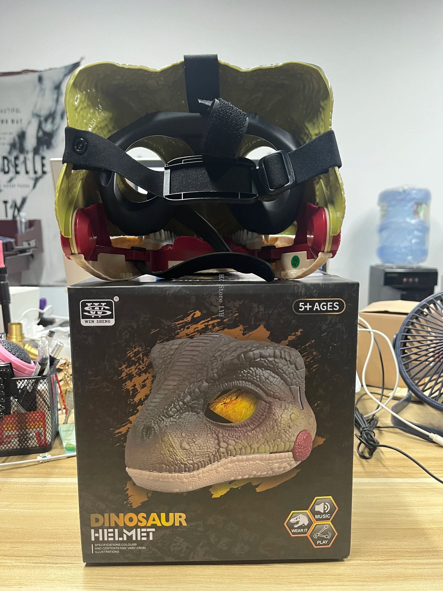 Jurassic World Toy Hard Plastic Dinosaur Mask with Opening Jaws & Sound Effect Velociraptor Mask DIY Dino Toys for Kids Gift