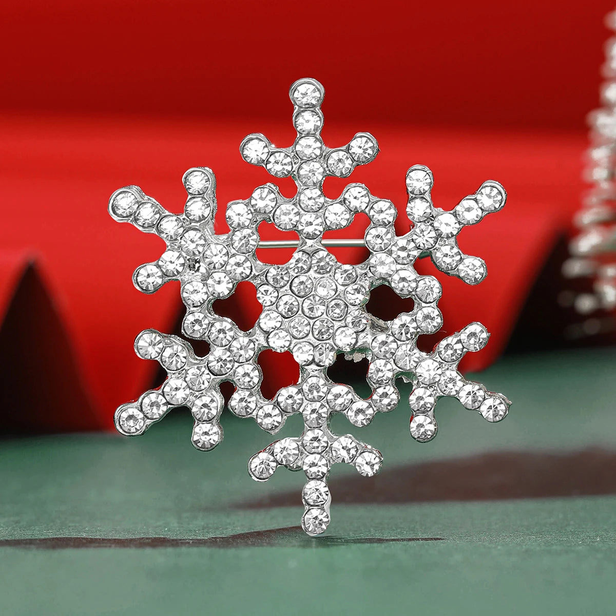 Christmas Rhinestone Snowflake Brooches for Women Unisex Pearl Flower Pins Office Party Friend Gifts Jewelry Accessories