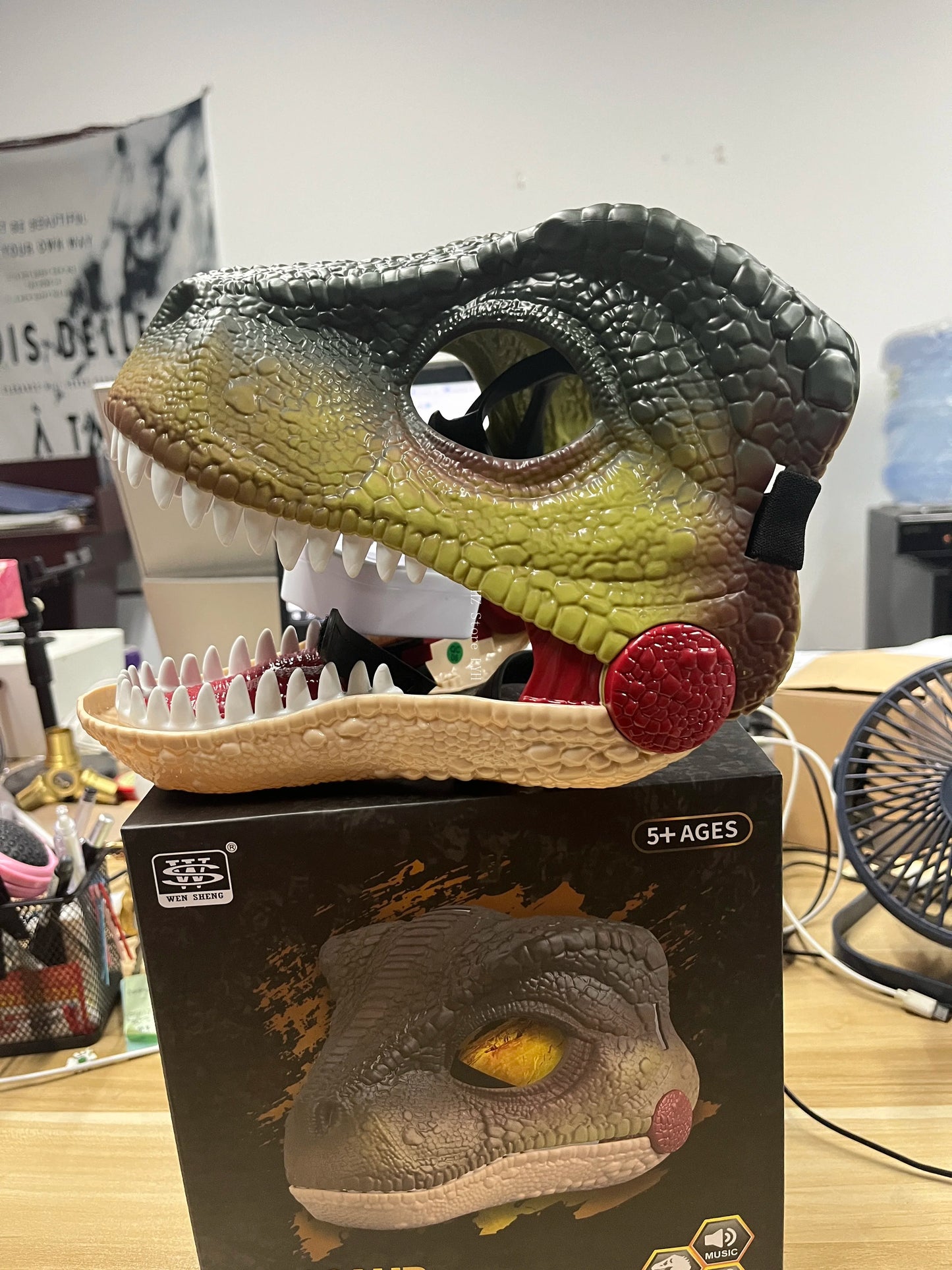 Jurassic World Toy Hard Plastic Dinosaur Mask with Opening Jaws & Sound Effect Velociraptor Mask DIY Dino Toys for Kids Gift