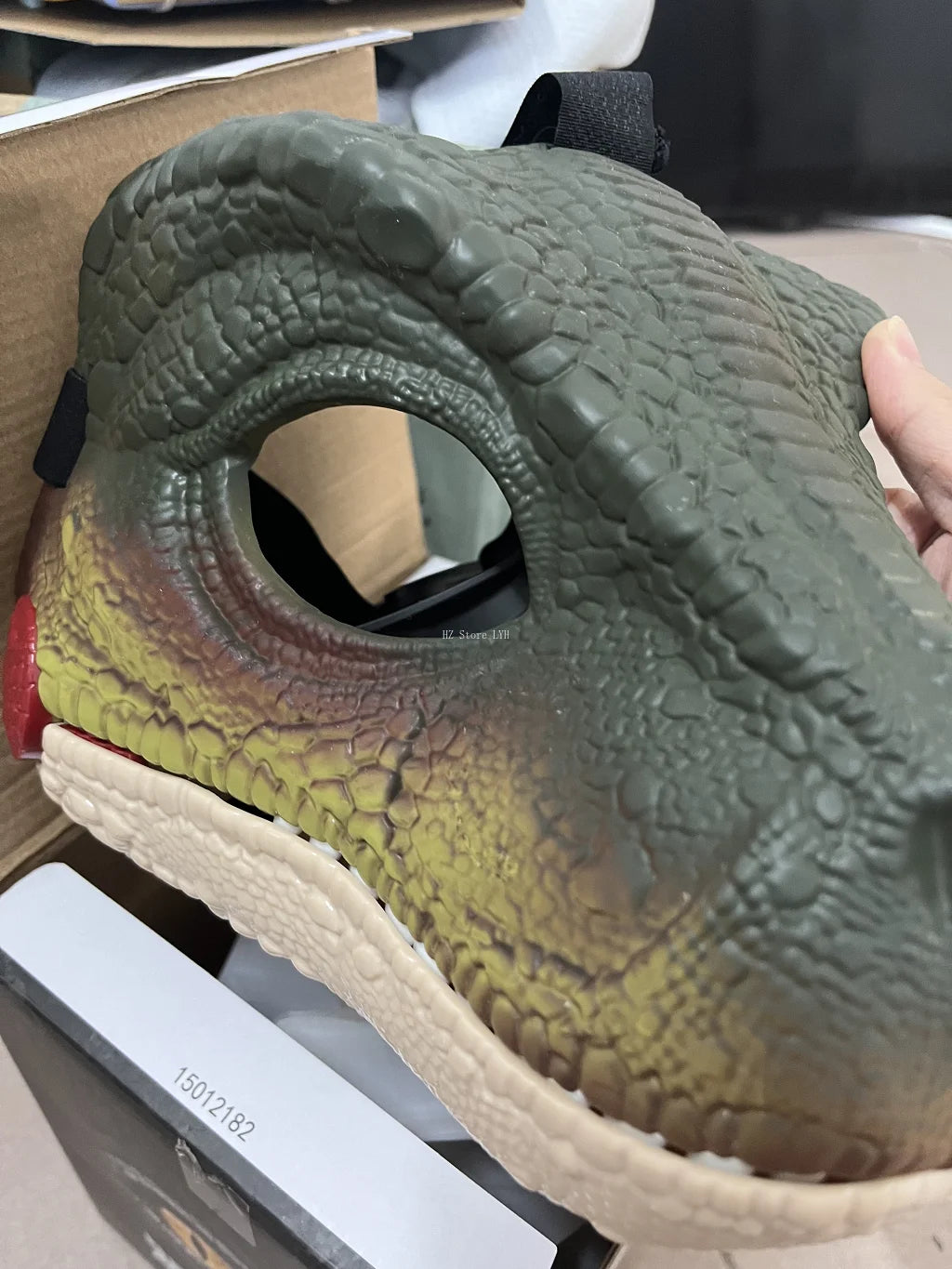 Jurassic World Toy Hard Plastic Dinosaur Mask with Opening Jaws & Sound Effect Velociraptor Mask DIY Dino Toys for Kids Gift