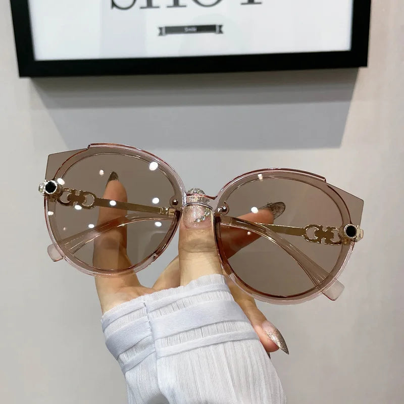 Women's Sunglasses Fashion Street Photo Trend Seaside Sunglasses UV Protection Personality Fashion Sunglasses Gafas De Sol